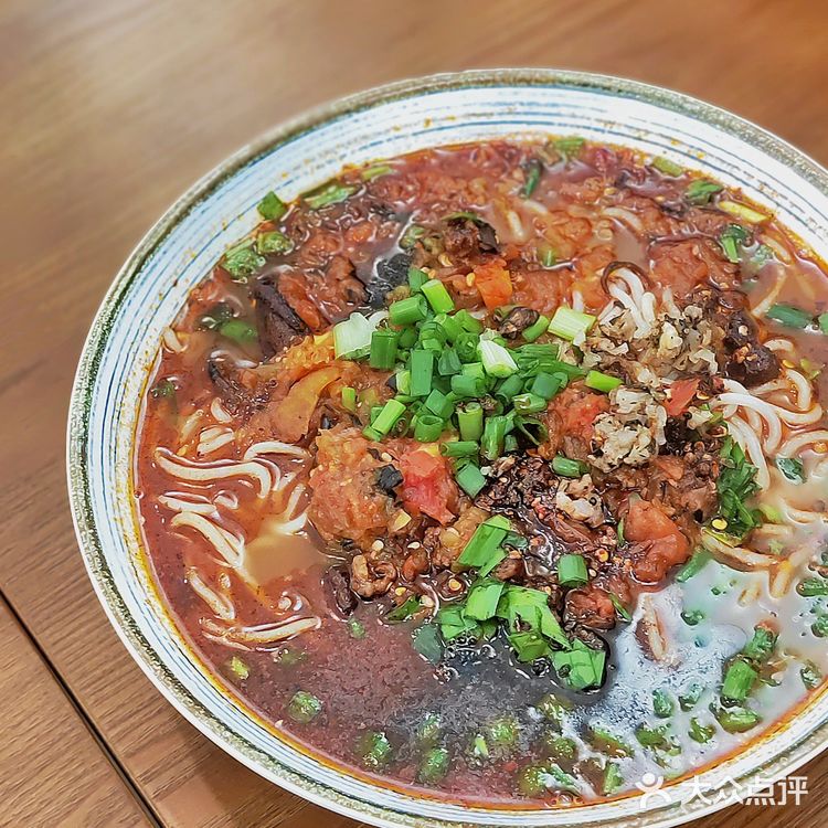 腾冲特色火烧肉米线 口味酸辣不油腻 适合刚刚阳康的胃口 