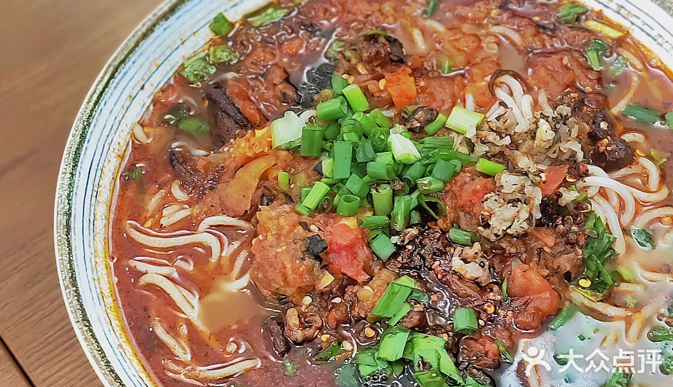腾冲特色火烧肉米线 口味酸辣不油腻 适合刚刚阳康的胃口 