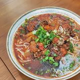 腾冲特色火烧肉米线 口味酸辣不油腻 适合刚刚阳康的胃口 