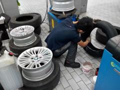 更换轮胎-宝捷星宝马·奔驰·保时捷专修·特斯拉钣喷中心(宝安店)