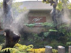 -Chom Cafe and Restaurant