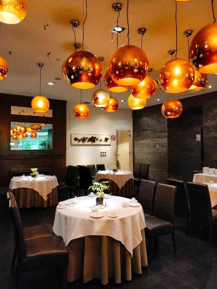 苏浙汇(香港广场店)-"服务好,环境好,菜的味道比较适合我们上海.