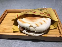 腊汁肉夹膜-大嘻咹biangbiang面(历史博物馆店)