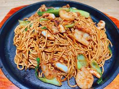 咸蛋黄虾仁海鲜炒面-样样体面(宝安支路店)