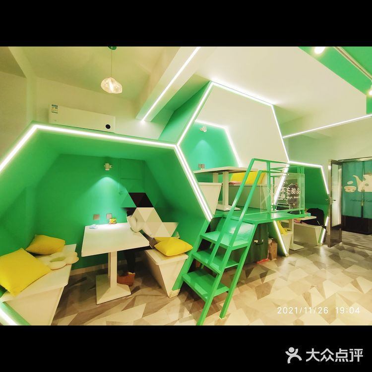 海拉尔｜新开了家蜂巢甜品店[礼花]