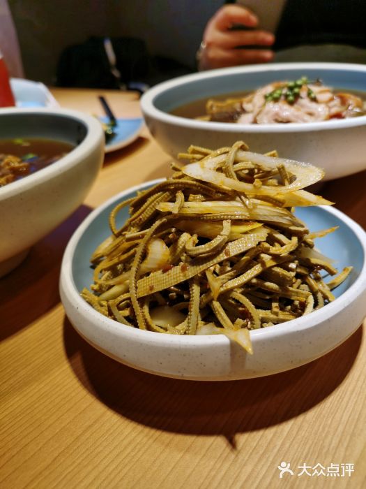 肠王卤煮(西单食宝街店)凉拌豆腐丝图片
