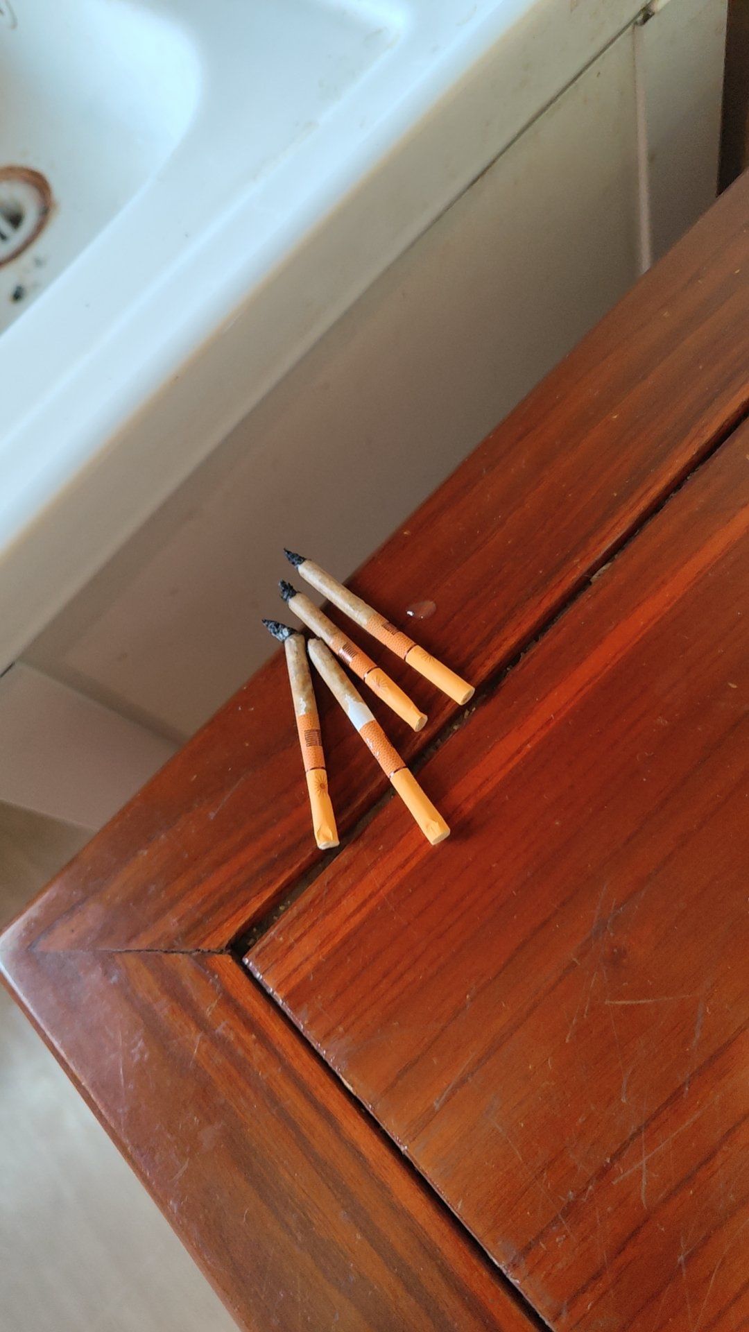 房间有很多烟头和脏东西,下次再也不会去