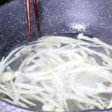 夏日必备的虾仁杂菌凉面，配酸甜汁和麻酱