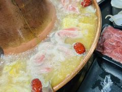 -果松木炭酸菜铜火锅·外婆参鸡汤