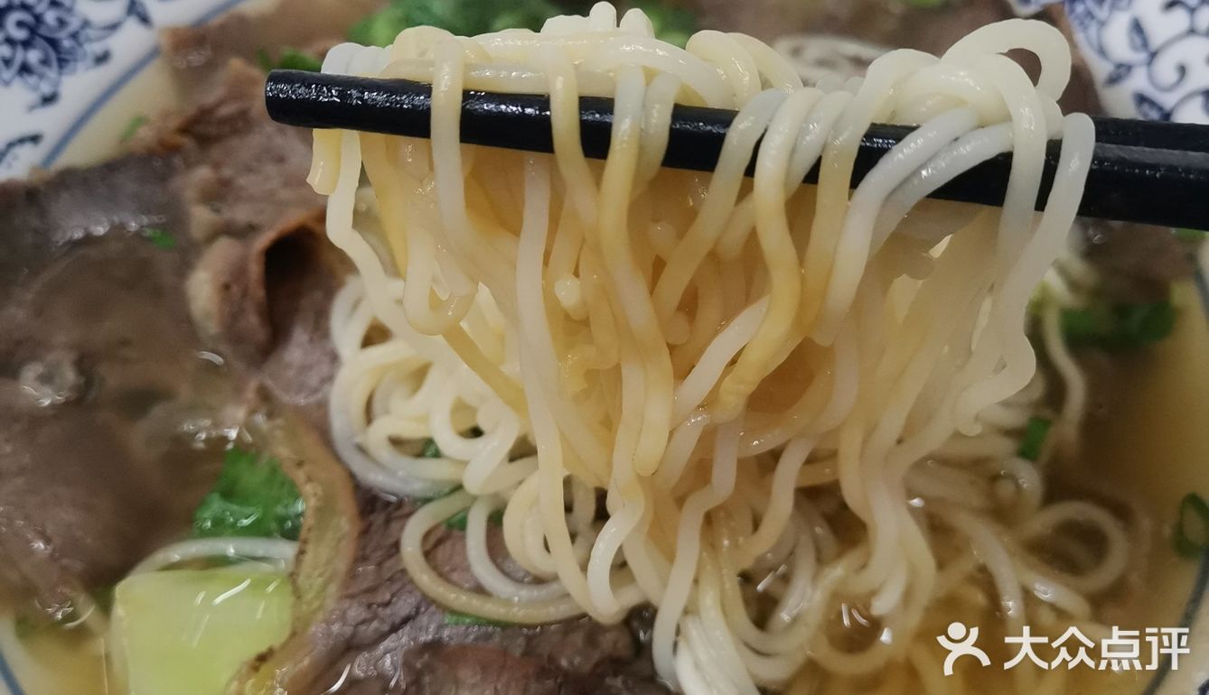 黄辛一牛肉拉面做好会叫号去端，全程都很速度