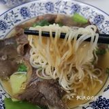 黄辛一牛肉拉面做好会叫号去端，全程都很速度