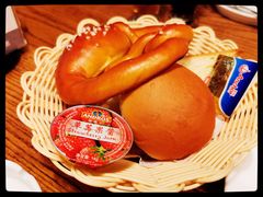 德式咸面包-宝莱纳啤酒花园餐厅PAULANER BRAUHAUS Nanjing(广州路店)