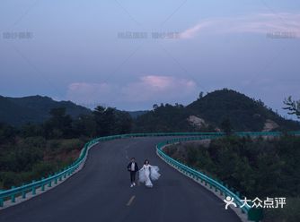 婚纱照|夜景公路婚纱照 让爱意自由释放