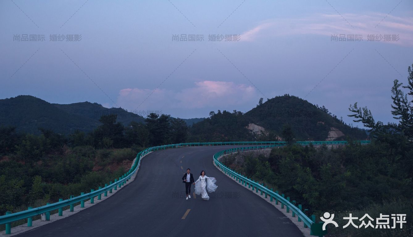 婚纱照｜夜景公路婚纱照  让爱意自由释放