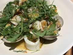 温热海鲜沙拉配牛油果-Mercato莫卡多露台餐厅与酒吧(K11店)