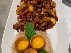 辣子鸡配馕丁芒果蛋黄-丝路有约·西域美食