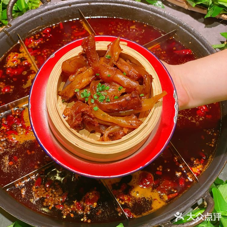 发现一家新开的社区火锅店，位于光环购物中心的附近