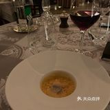 因为不饿没点甜品，二个人共消费了将近1800