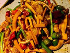 猪耳朵炒乳香干-胡桃里音乐酒馆(东区店)