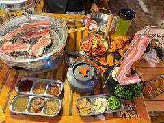 -叽叽扎扎烤肉场(生态城万达店)
