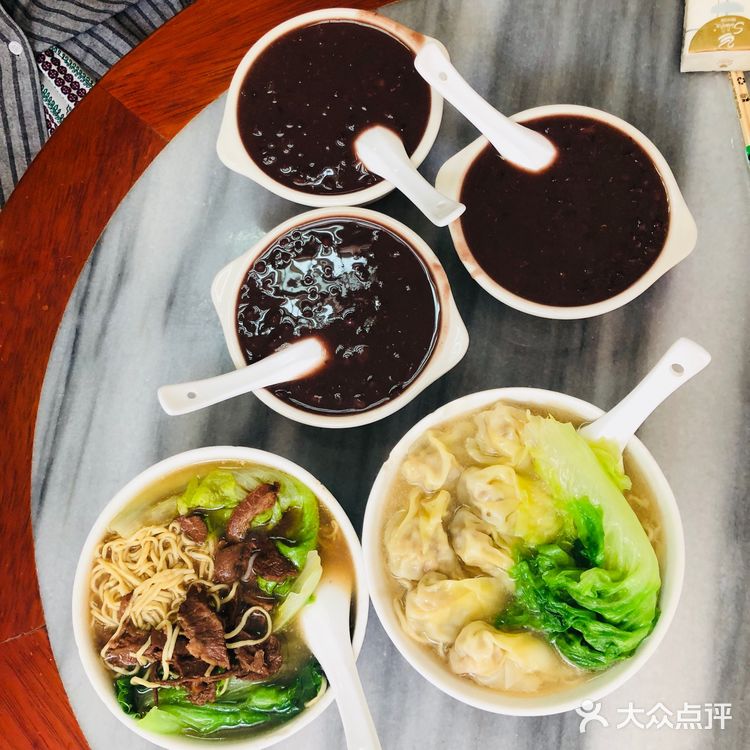 「竹升面」不算得上爽口，面条粗细不一，应该系手工制作