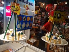 -席娜卡琳火车铁道夜市