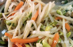 Carrot and Bean Sprout Stir-fry