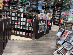 -钟书阁(群光广场店)
