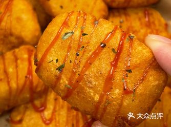 ️食材: 土豆2个、淀粉 ️脆脆薯饼做法: