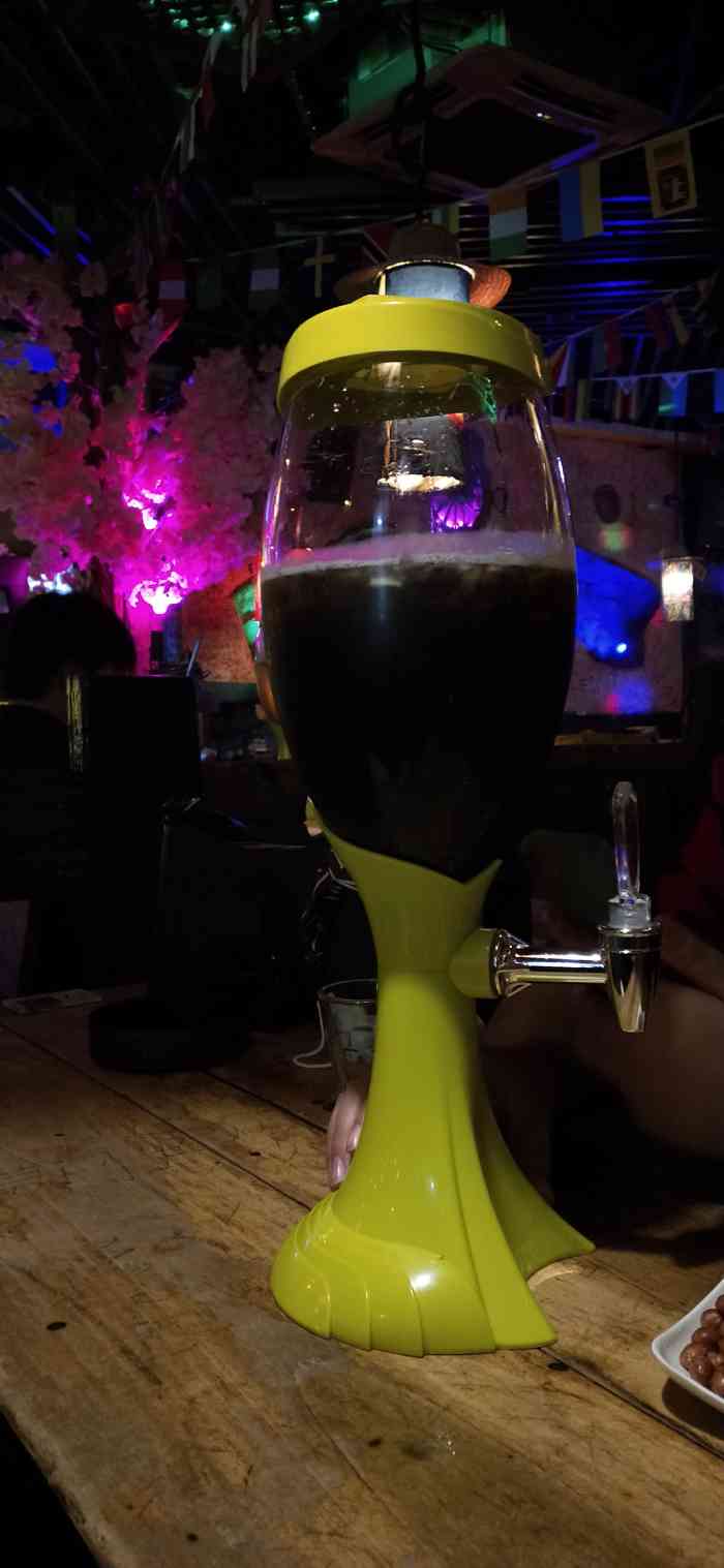 wow西餐酒吧(民族影城店)-"这家店的位置就在民族影城的楼下.