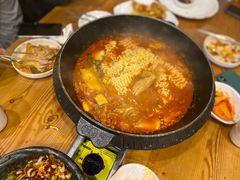 土豆排骨火锅-喇喇排骨火锅·传统韩式脊骨汤(望京西园总店)