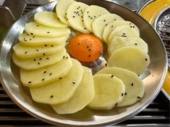 -山野的朋友露营炭火烤肉