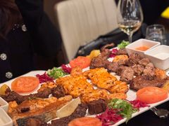 苏丹烤肉拼盘配三文鱼-Efes Turkish & Mediterranean Cuisine 艾菲斯餐厅(陆家嘴店)
