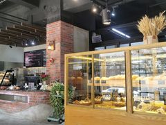 面包甜点陈列柜-啊噗吐呦现场烘焙(麦凯乐店)