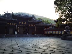 -峨眉山报国寺