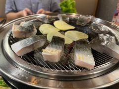 -围炉肉舍•炭烤活鳗•丹东海鲜烤肉(步行街店)