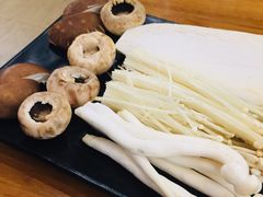蘑菇拼盘-肉甲韩国木炭烤肉(新壹街1店)