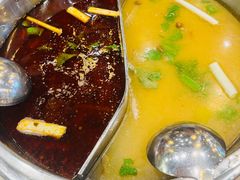 鸳鸯锅-肖肖酸萝卜鱼火锅(总店)