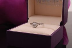 -威德钻石-克拉钻大本营(南京东路店)