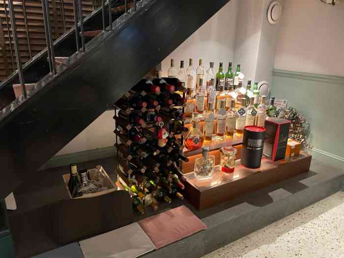 manor cafe庄园-"在附近上班的我每次路过都会被开放式橱窗.