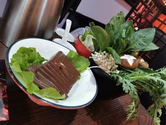 -虾弄弄海派小龙虾·牛羊蝎子火锅