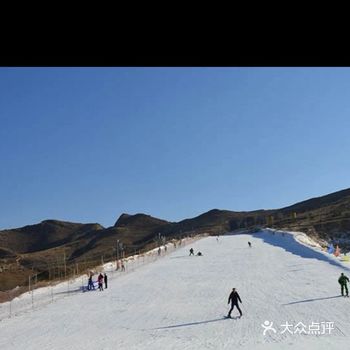 宝宝的滑雪动作看起来好酷哦