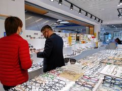 -宏宇眼镜蔡司依视路折扣店(兆佳眼镜城店)