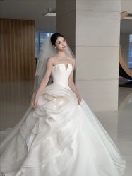 -拉瑞娜LaReine婚纱礼服高级定制