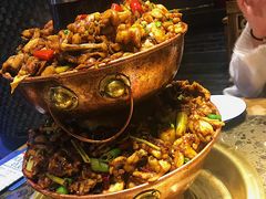 -沪小二炭火蛙锅(淮海中路美食不夜城店)