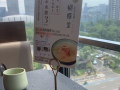 靠窗位-蝴蝶里·粤菜·点心(滨江龙湖店)