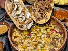 -阿山卓·野生菌火锅·纳西火塘烤肉