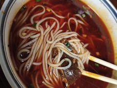 招牌红油牛肉粉-向东街老玖面馆总店