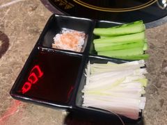 -三人行骨头王火锅(长寿店)