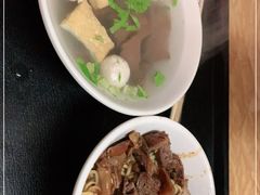 -松树干拌面店
